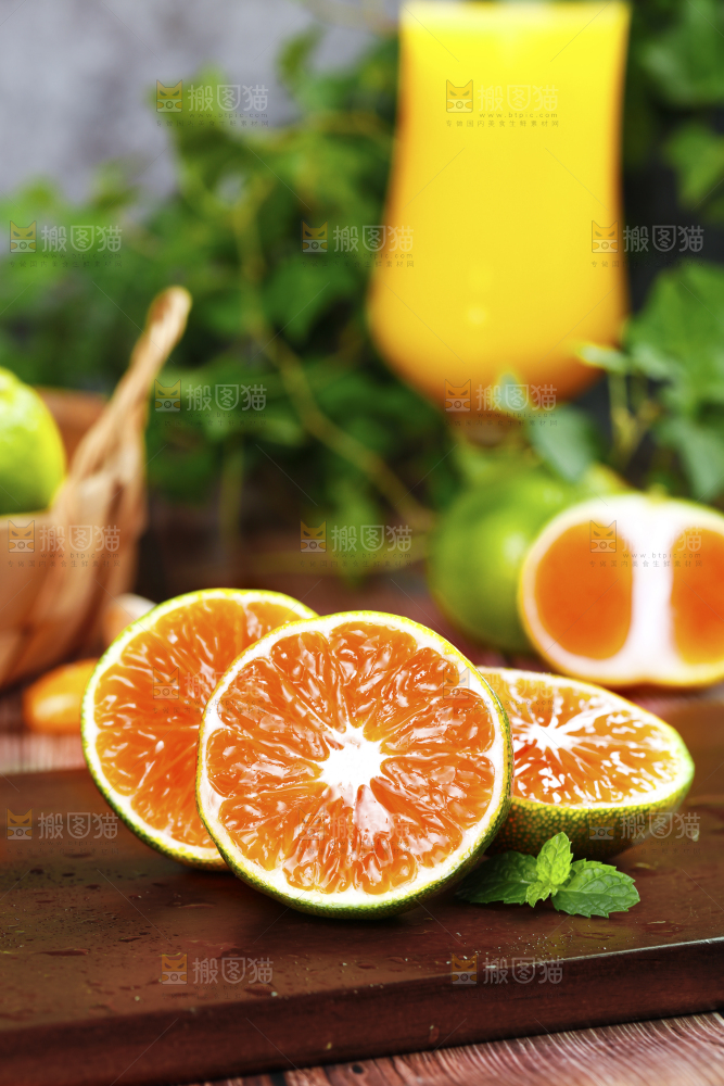 深木底上的无籽蜜桔