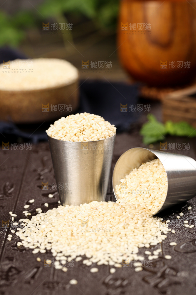 深底上桶里装着芝麻