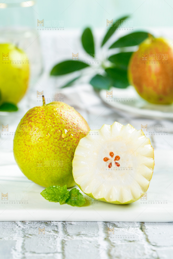 白石板上的香梨