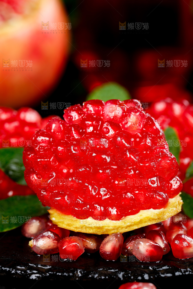 黑底上的石榴籽