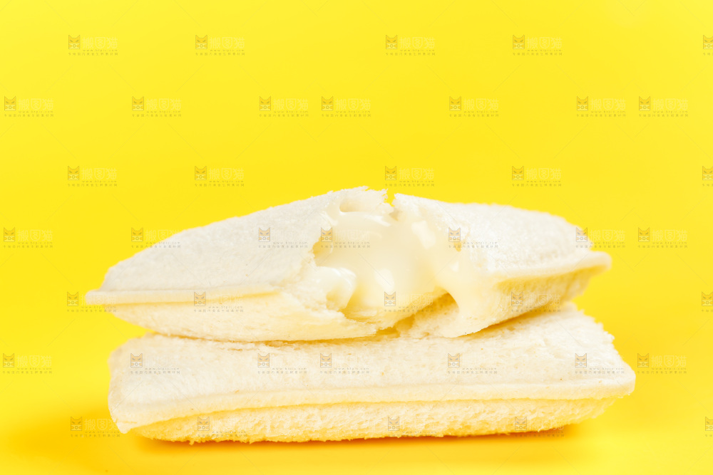 黄底上的乳酸菌面包
