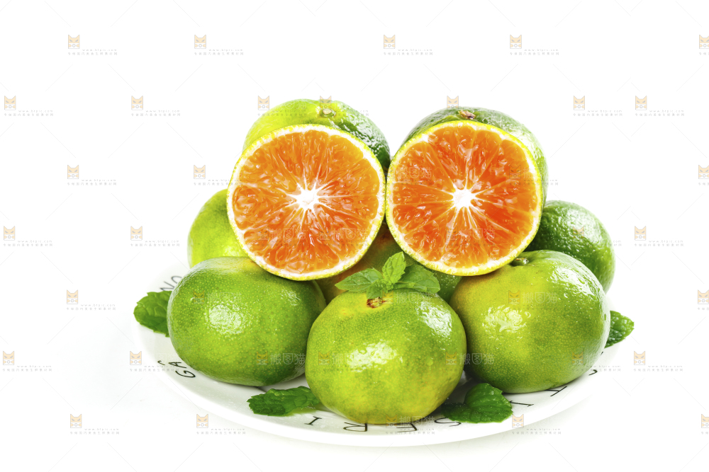 白底上盘子里的宜昌蜜桔