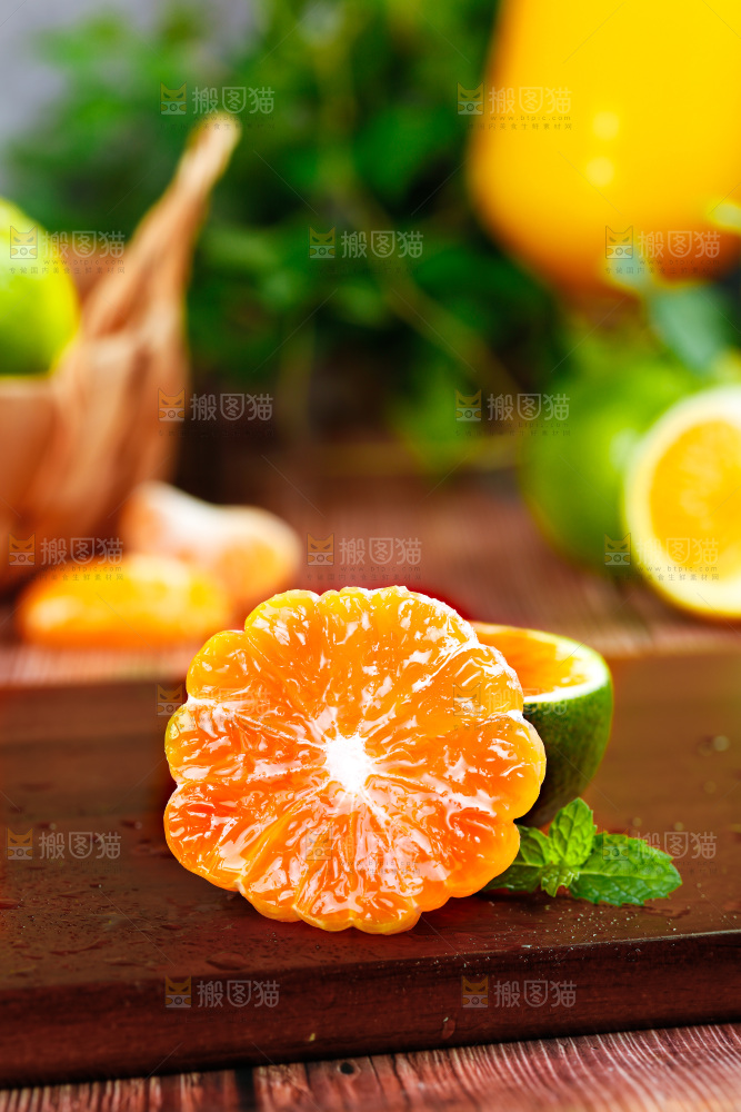 深木底上的无籽蜜桔