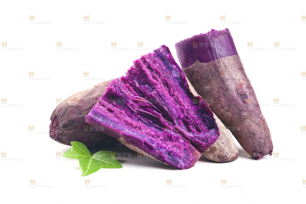 白底上一堆蒸熟的紫蜜薯