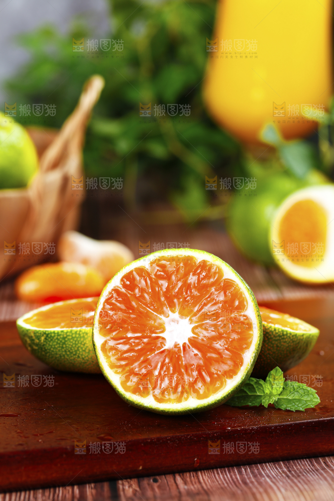 深木底上的无籽蜜桔