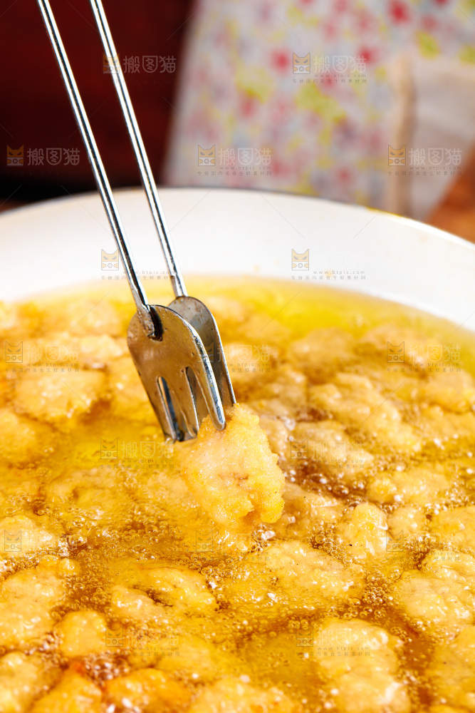 油锅里炸着鸡米花