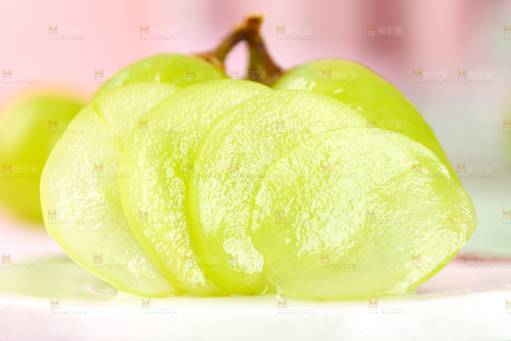石垫上的阳光玫瑰