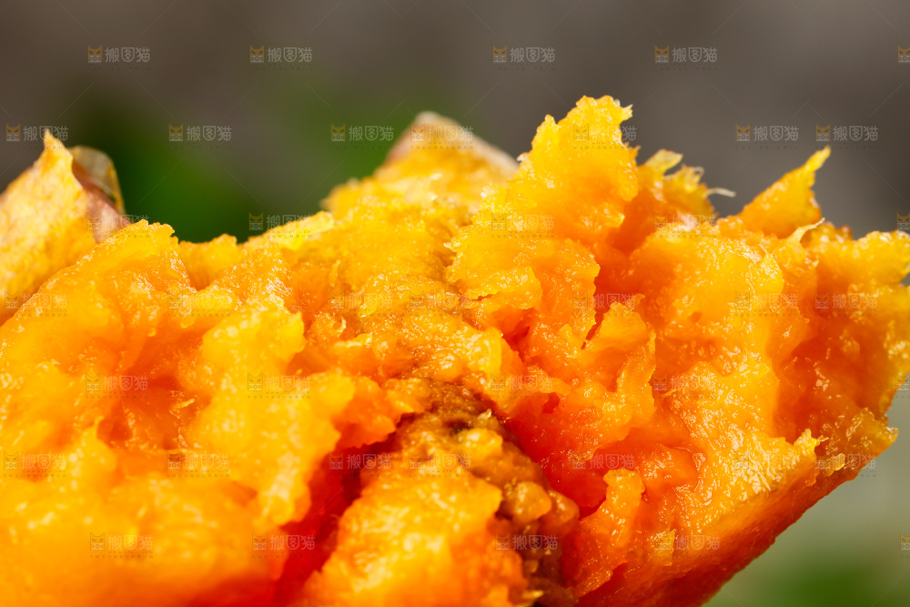 一个熟的红心蜜薯