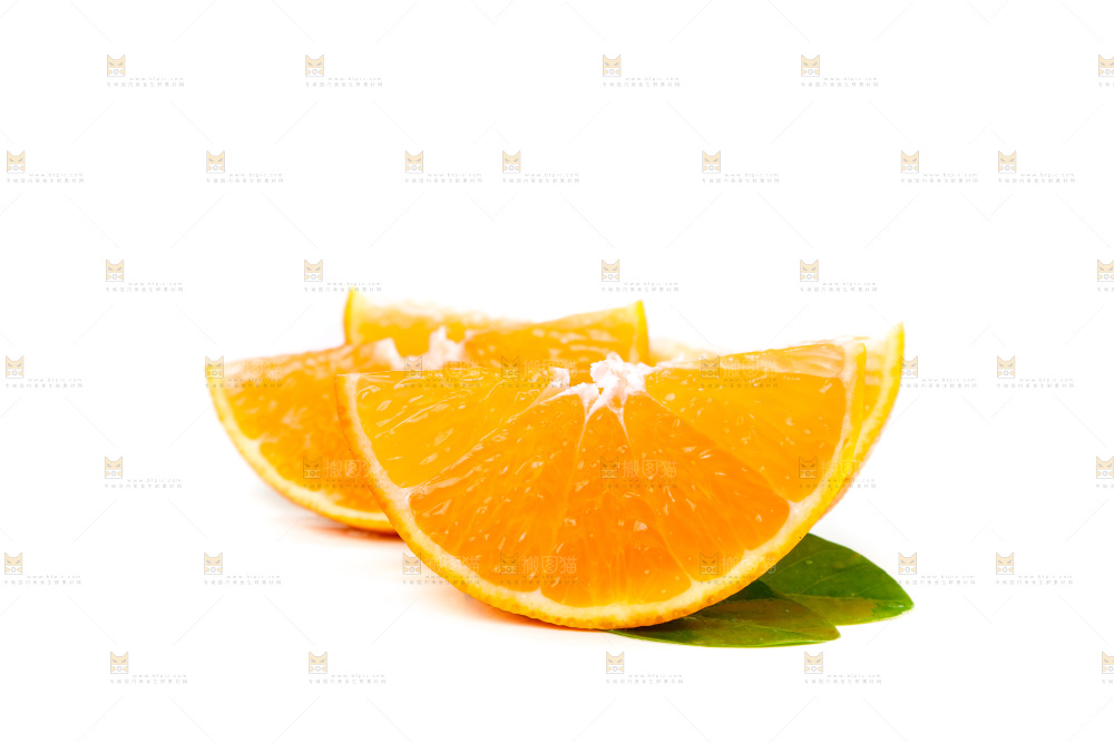 白底上切块的果冻橙