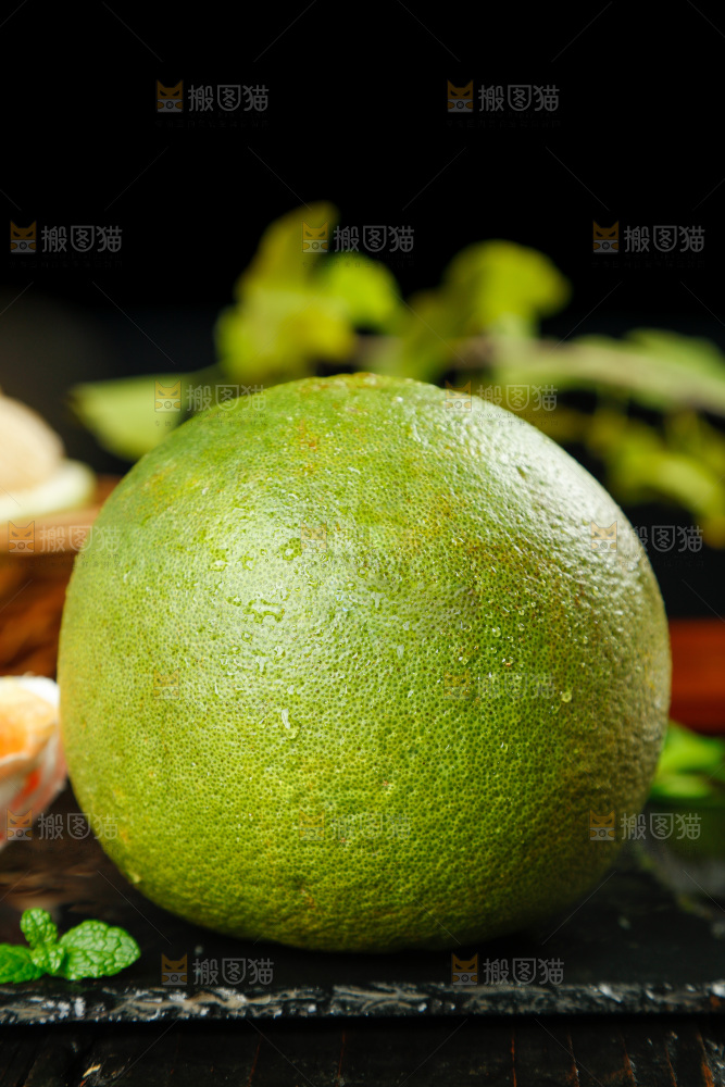 黑底上的进口金柚