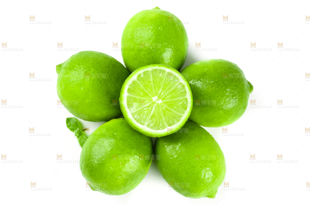 白底上放着一堆四川安岳青柠檬 