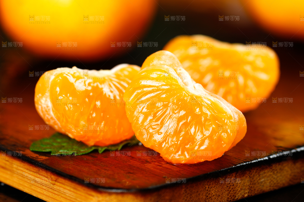 深底上的砂糖桔果肉