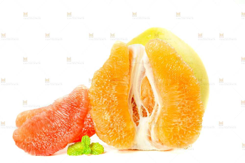 白底上放着三色蜜柚