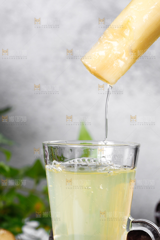 一杯新鲜的甘蔗果汁