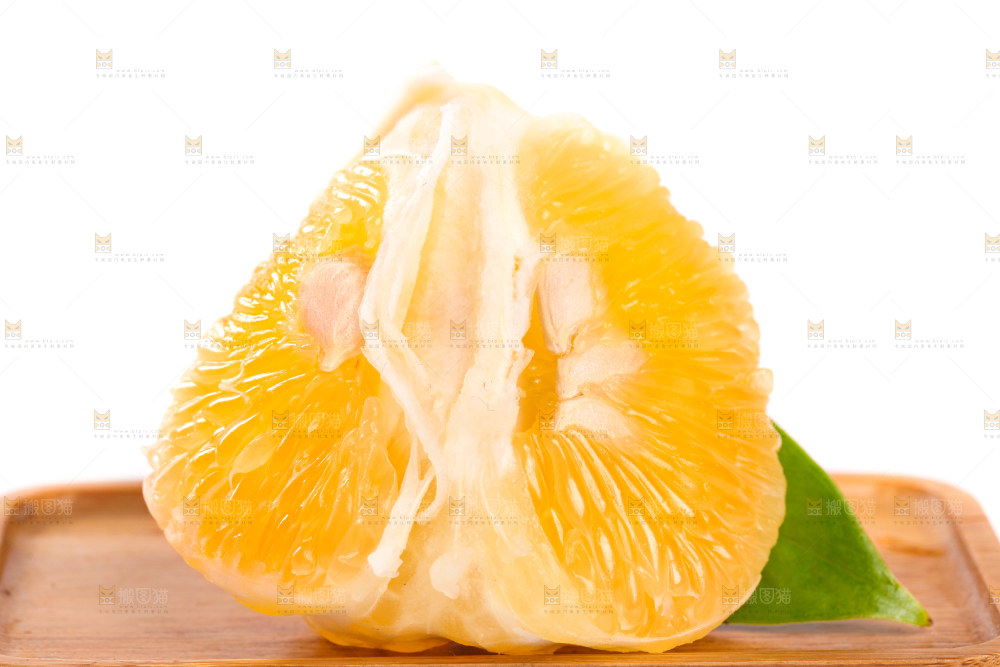 木底上的黄金葡萄柚