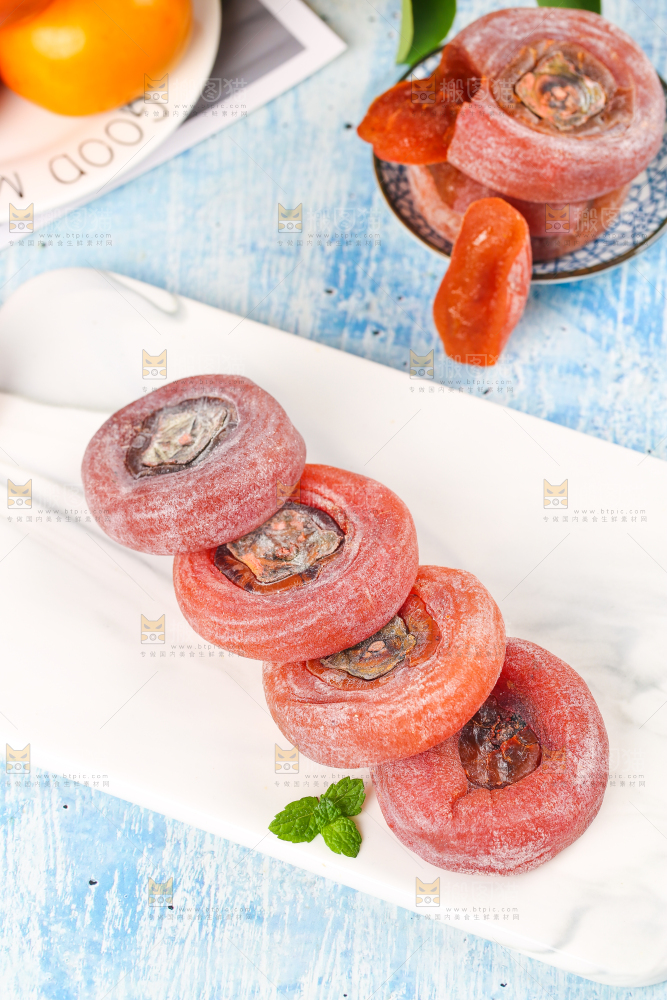 白石底上的柿饼