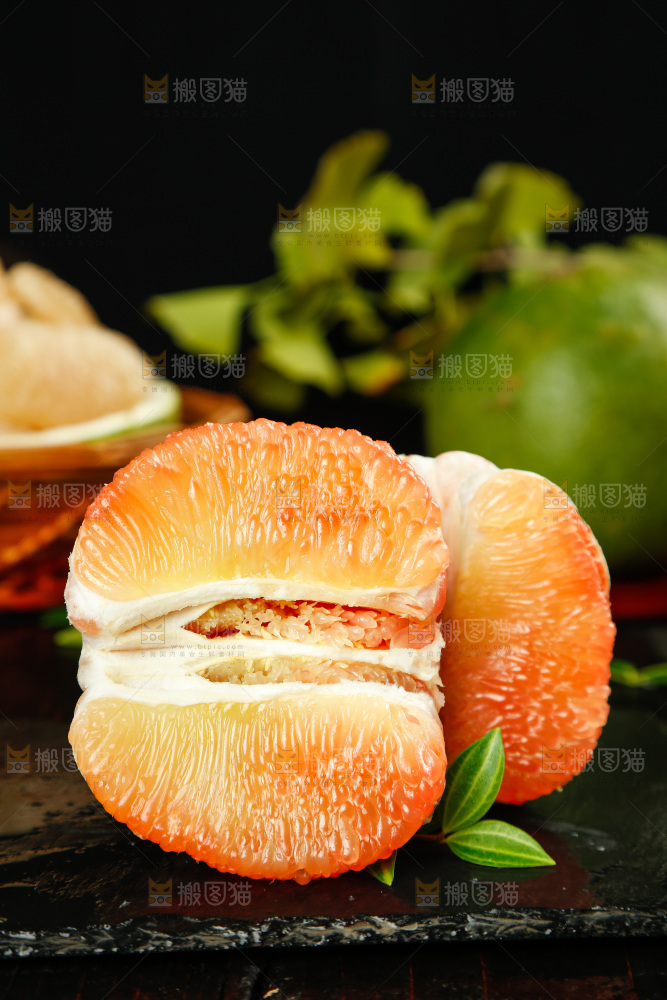 黑底上的进口金柚