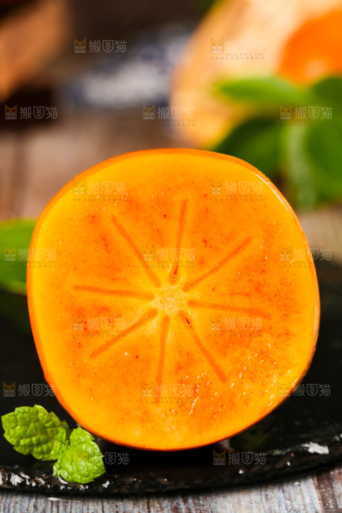 深底上放着脆柿