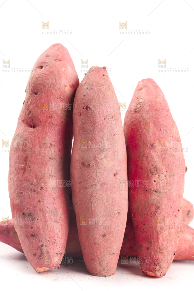 白底上摆放着蜜薯