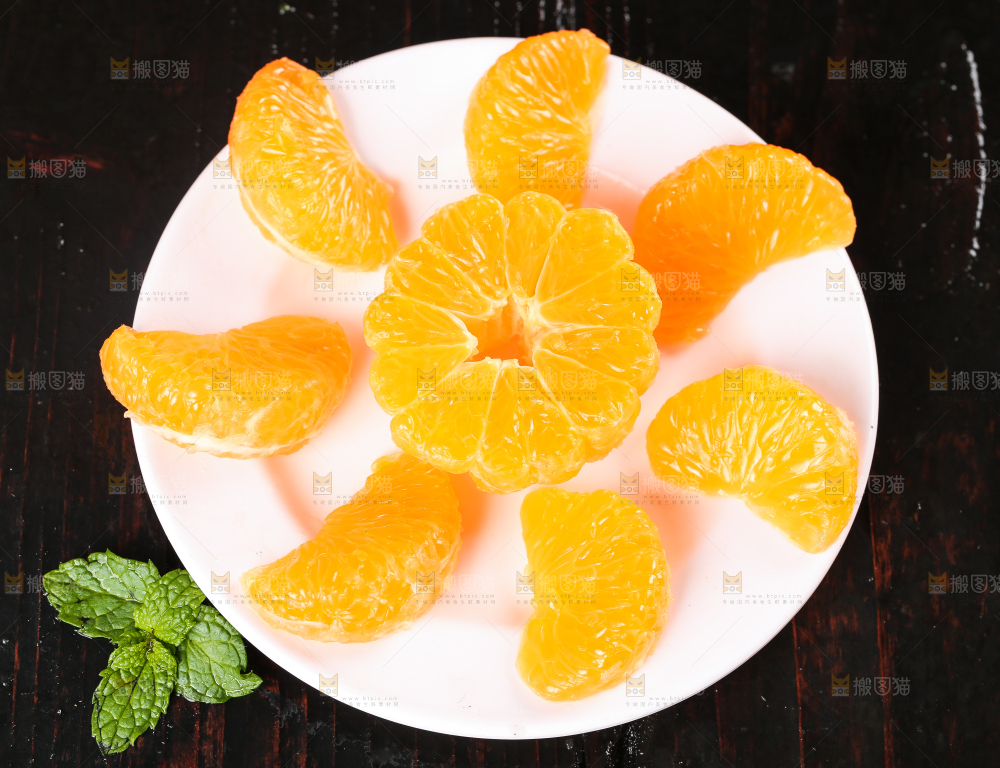 盘子里装着椪柑