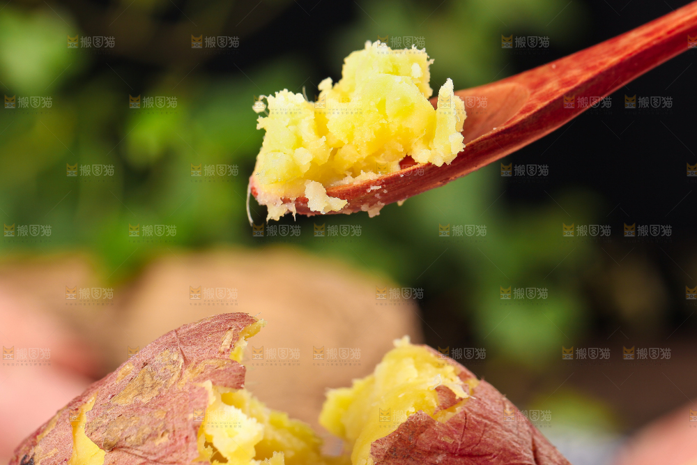 勺子上的栗蜜薯