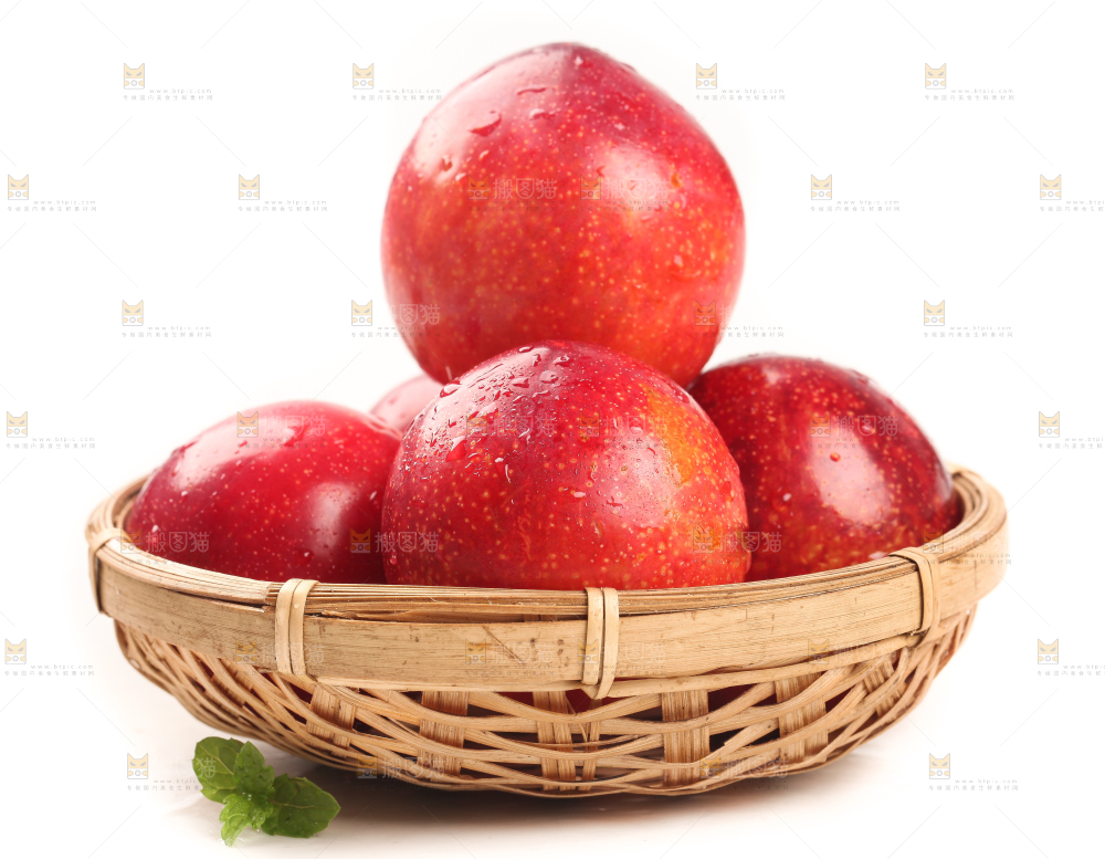 篮子里装着李子