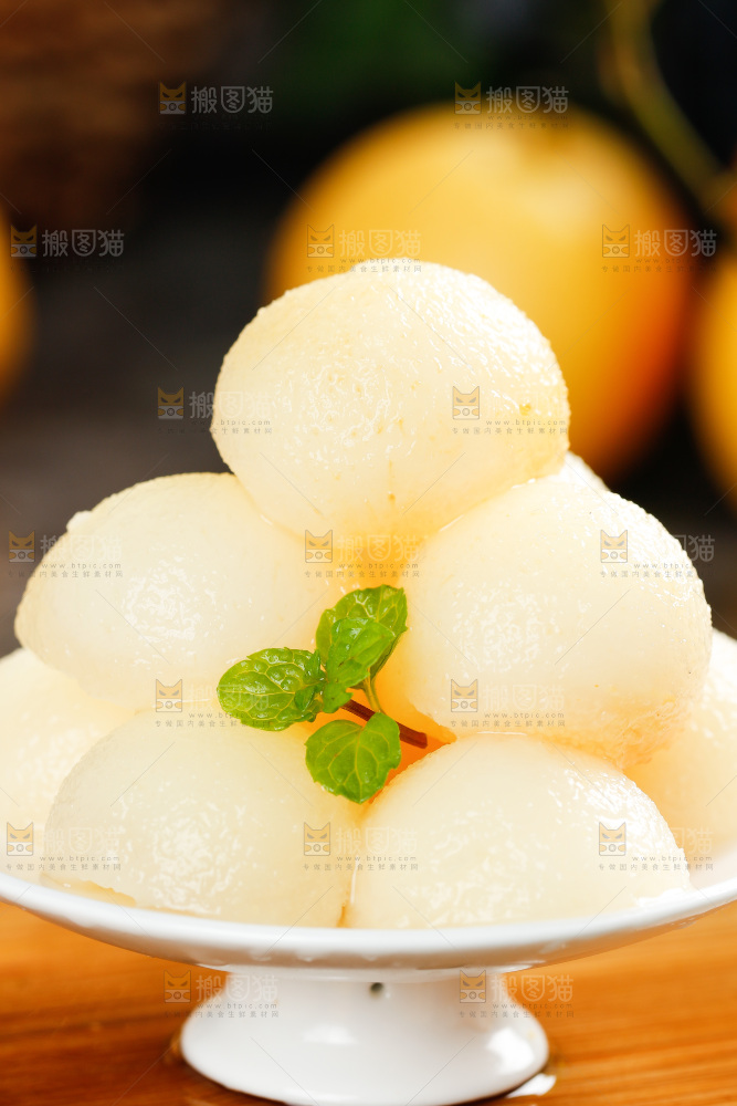碟子里装着南果梨