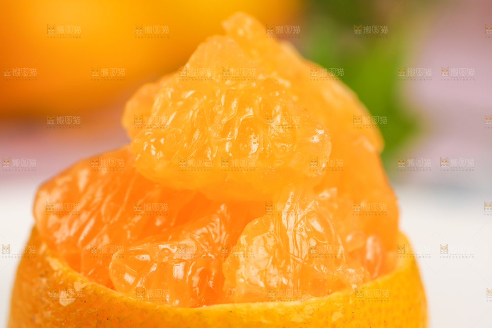 白底上放着椪柑