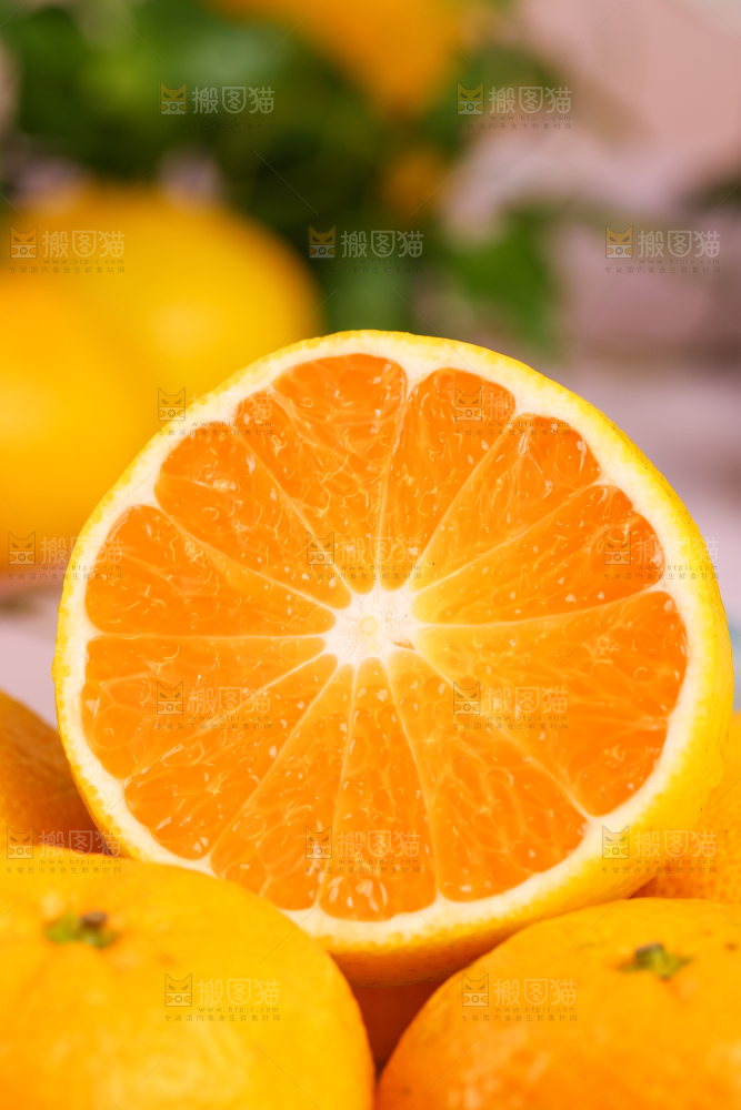 碟子里装着椪柑橘