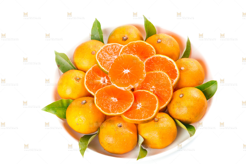 盘子里放着蜜橘