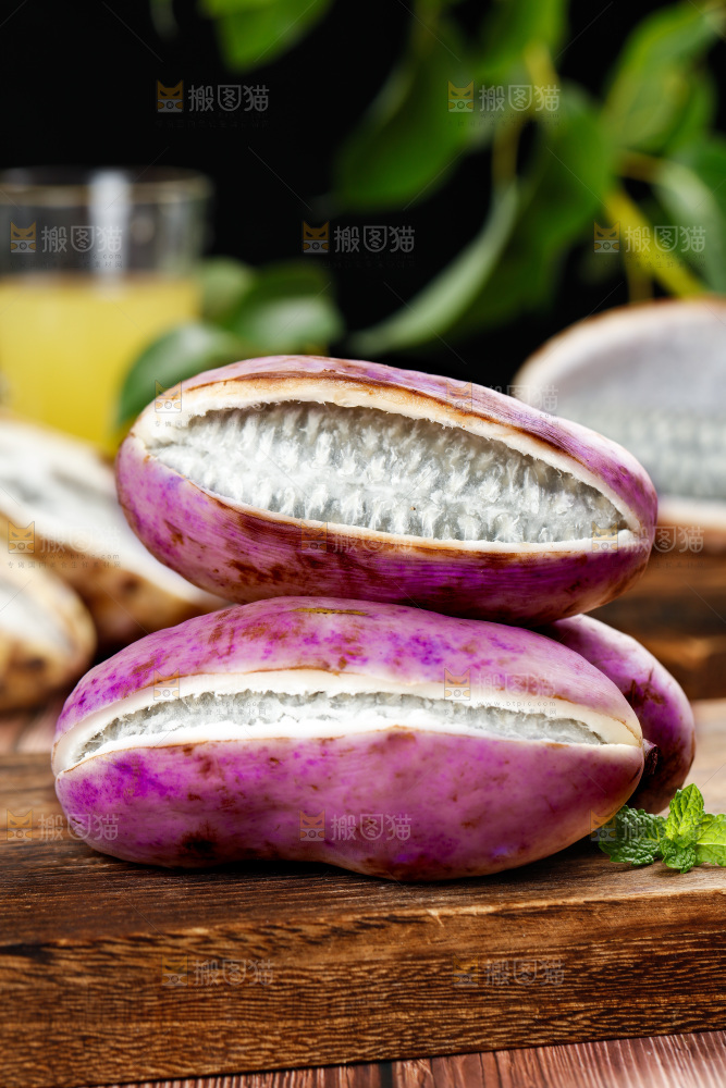 木底上放着八月炸