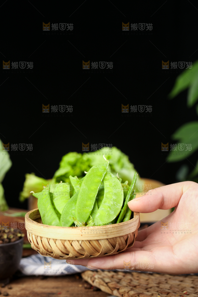 篮子里放着荷兰豆