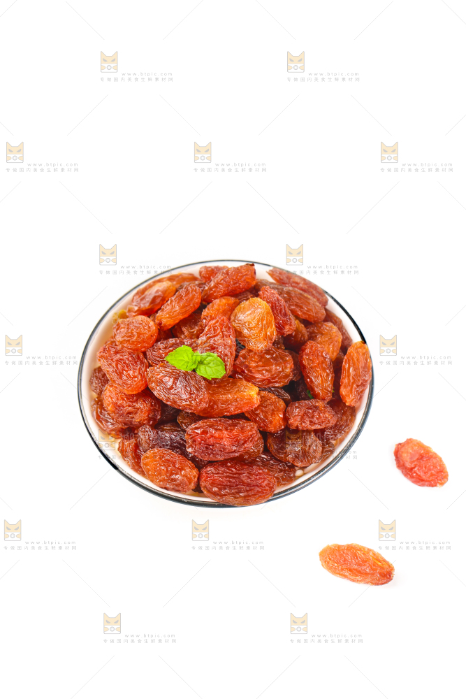 白底上放着一碗玫瑰红葡萄干