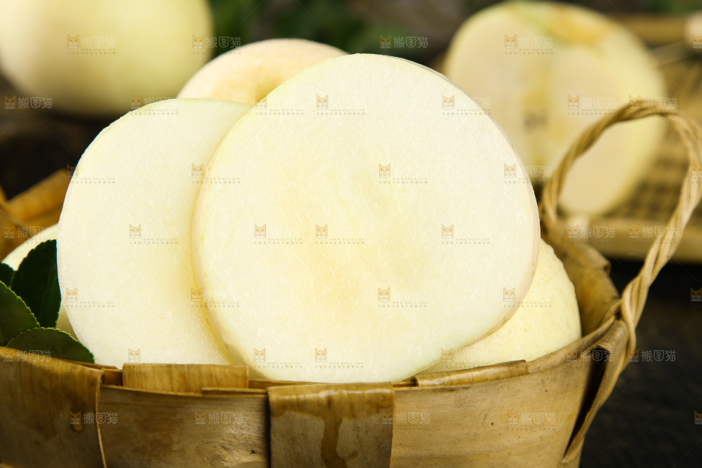 篮子里放着苹果