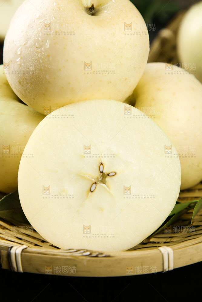 篮子里放着苹果