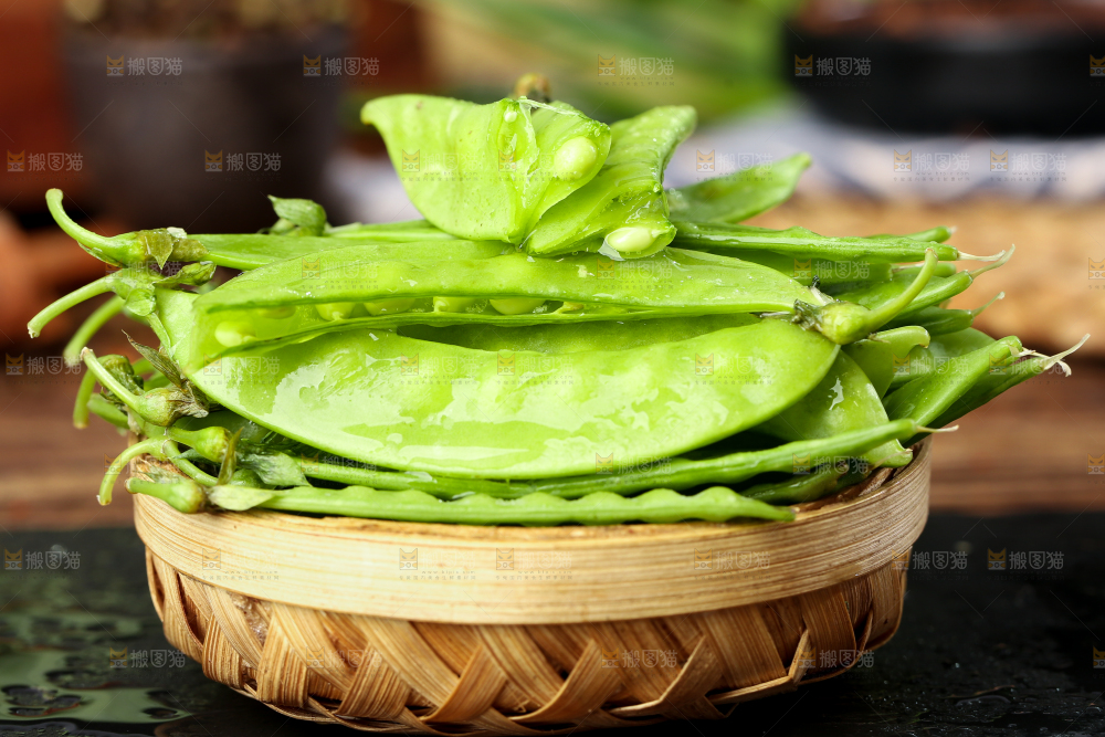篮子里放着荷兰豆