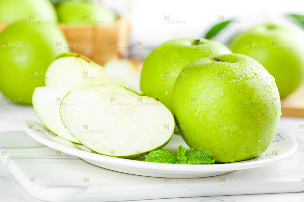 石板上的青皇冠梨