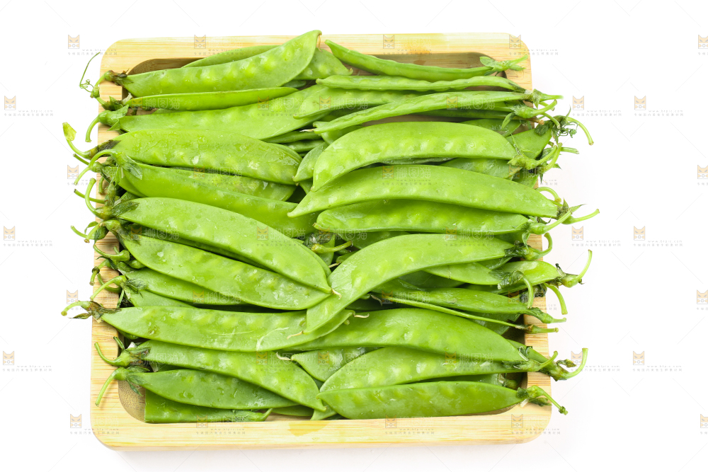 盘子里摆放着荷兰豆