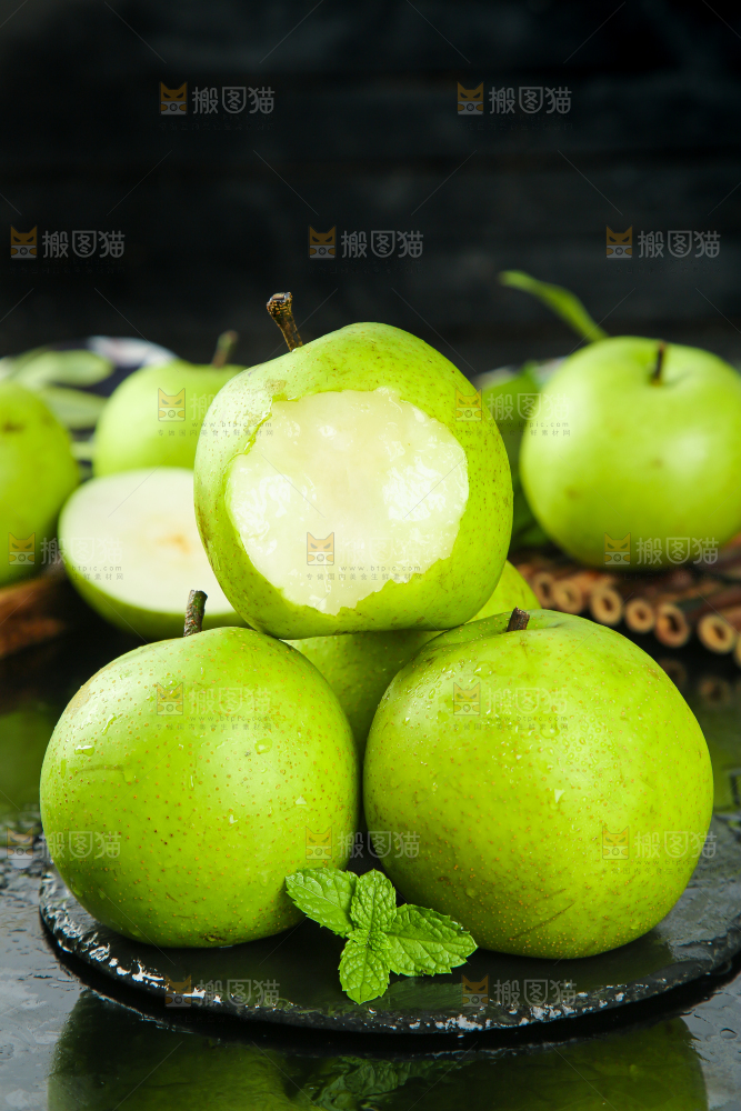 黑石板上的砀山青梨