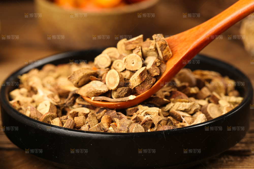 盘子里装着甘草