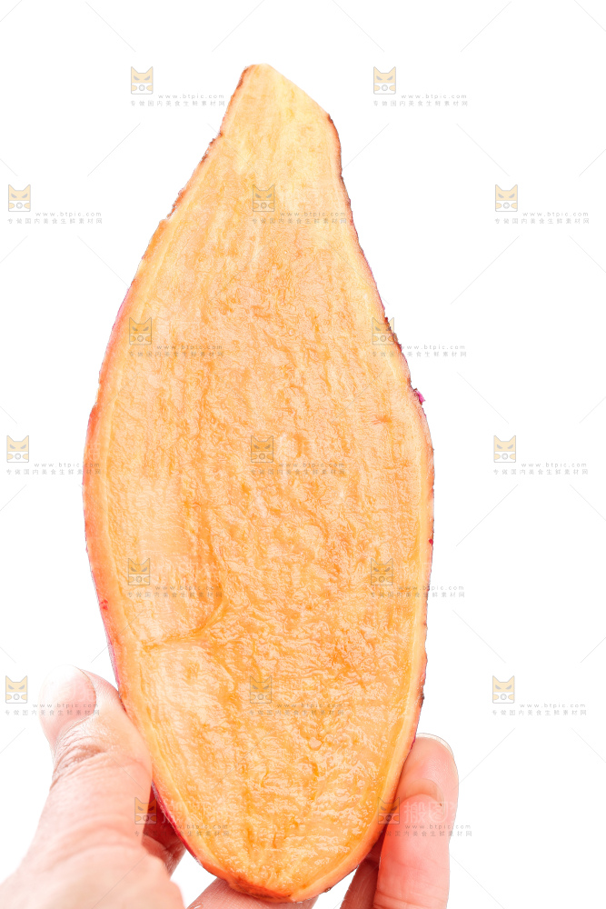白底上摆放着红蜜薯