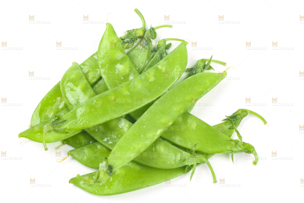白底上摆放着豌豆荚