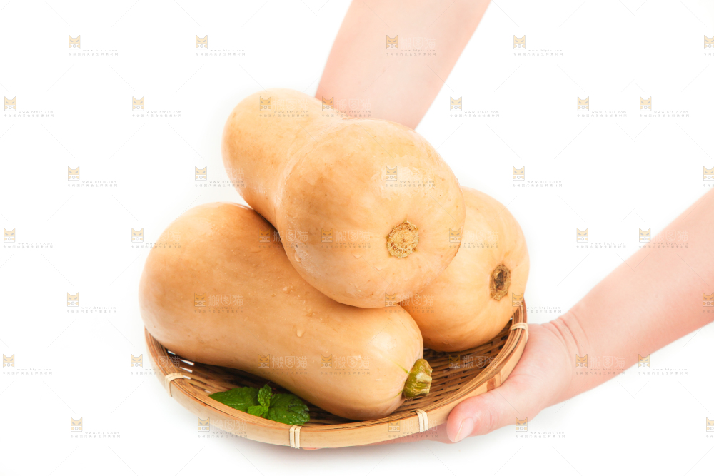 手端一盘奶油奶瓜
