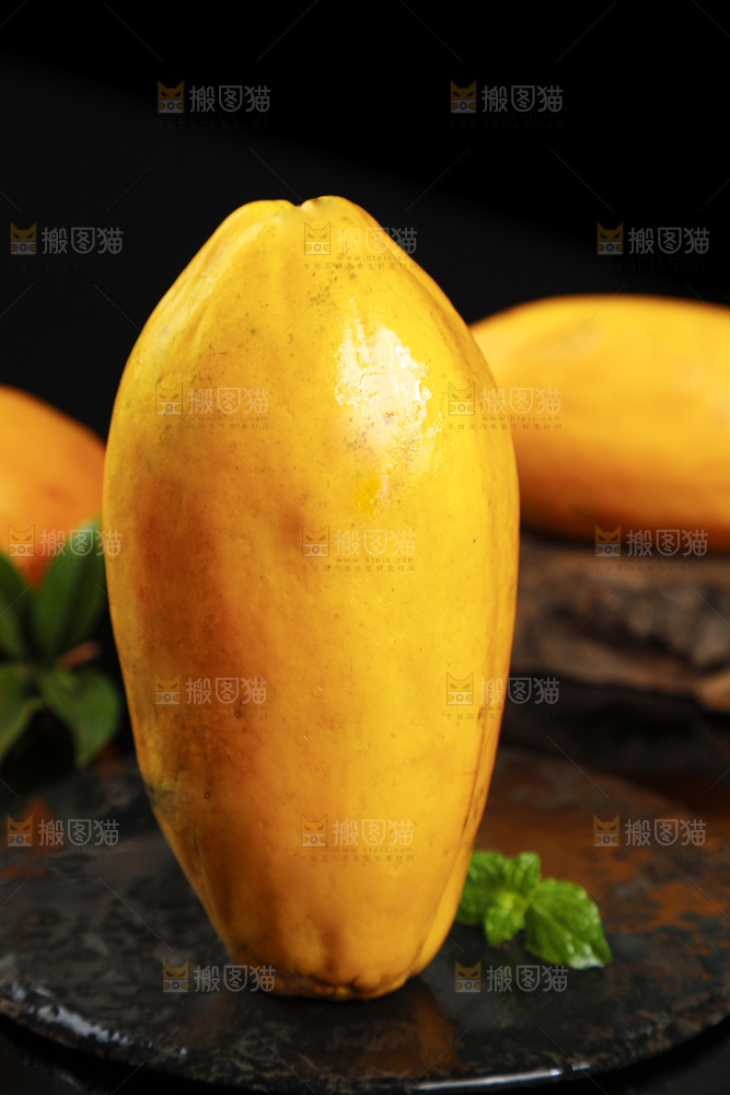 黑底上的雷州冰糖心木瓜