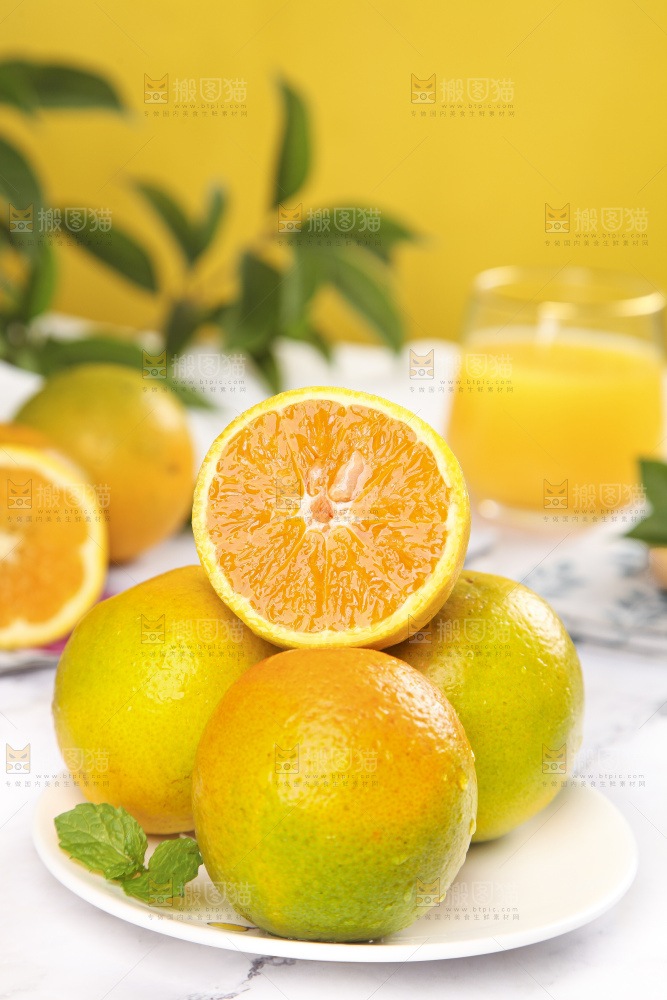 石板上放着一盘秭归夏橙