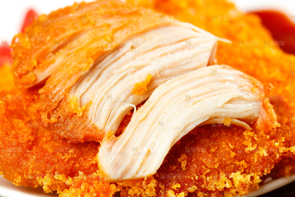 盘子里的炸鸡排