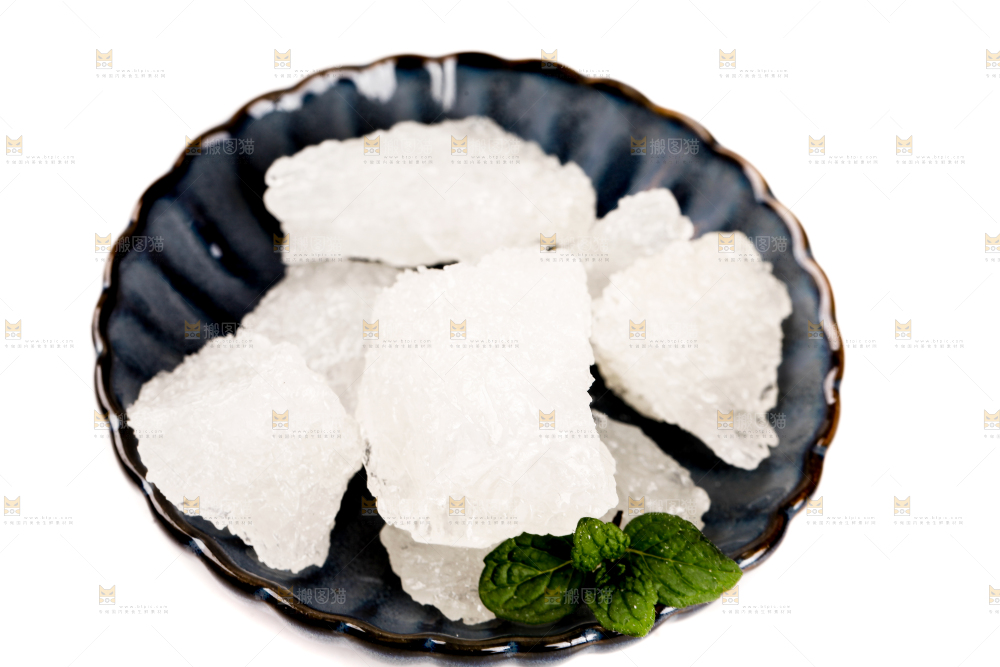 盘子里放着多晶冰糖