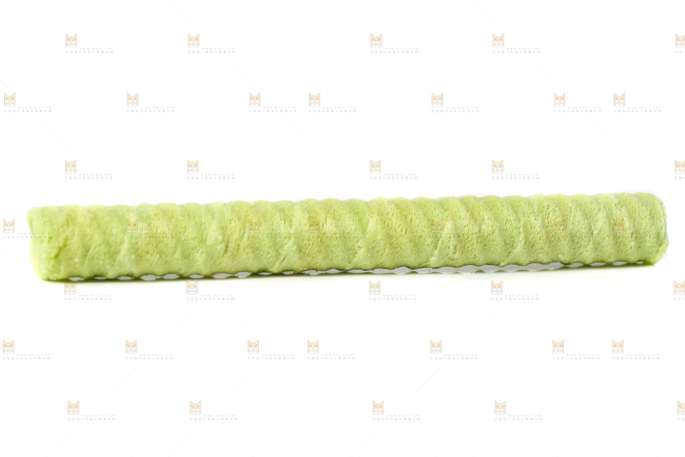 白底上摆放着抹茶卷