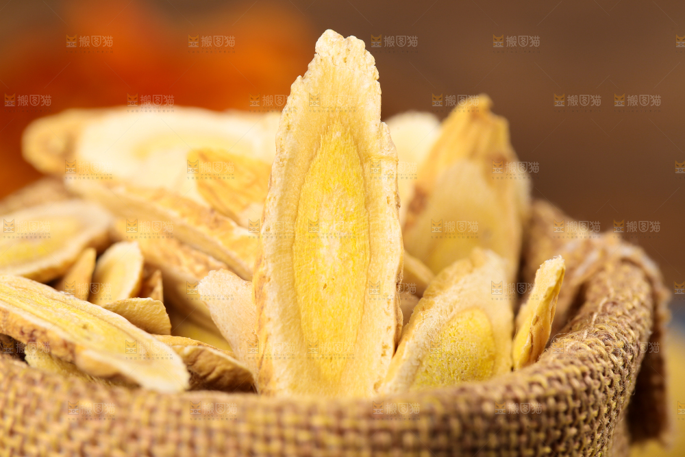 袋子里装着黄芪
