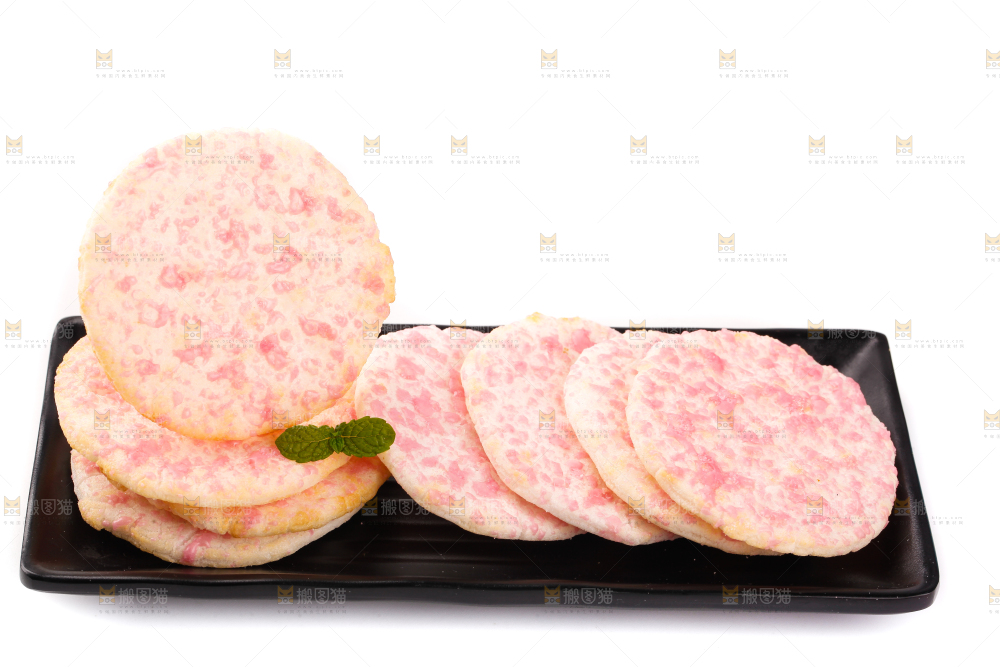 盘子里装着雪饼